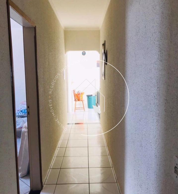 718