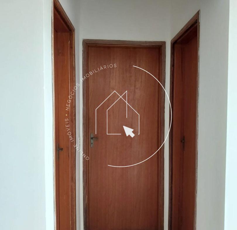 810