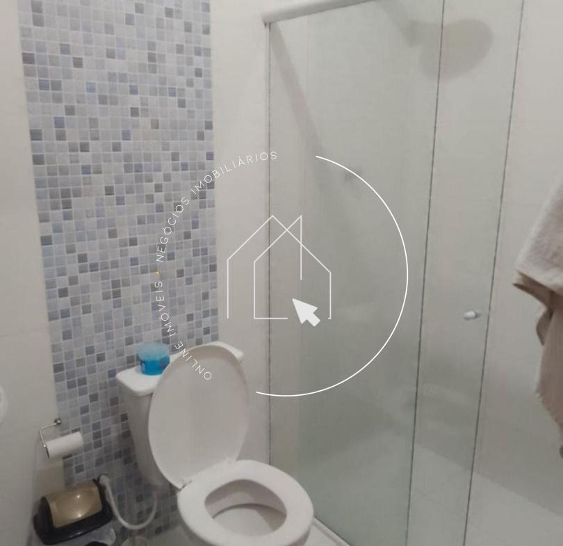 810