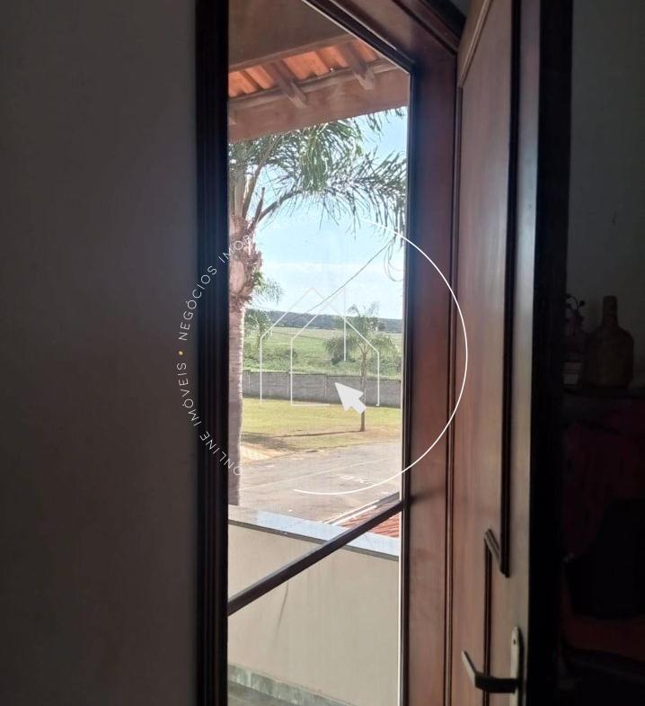 718