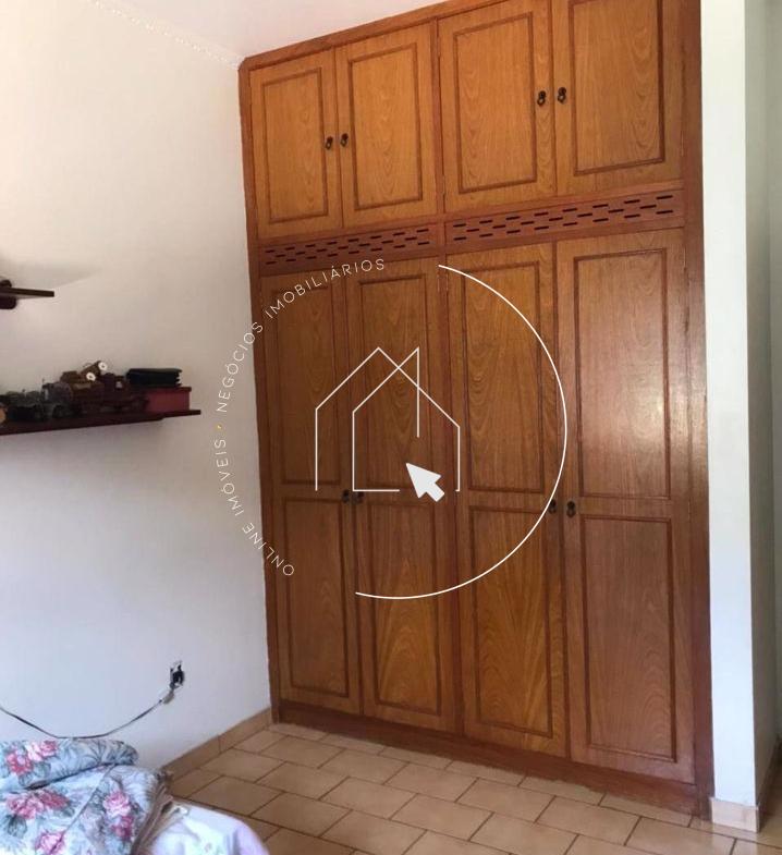 718