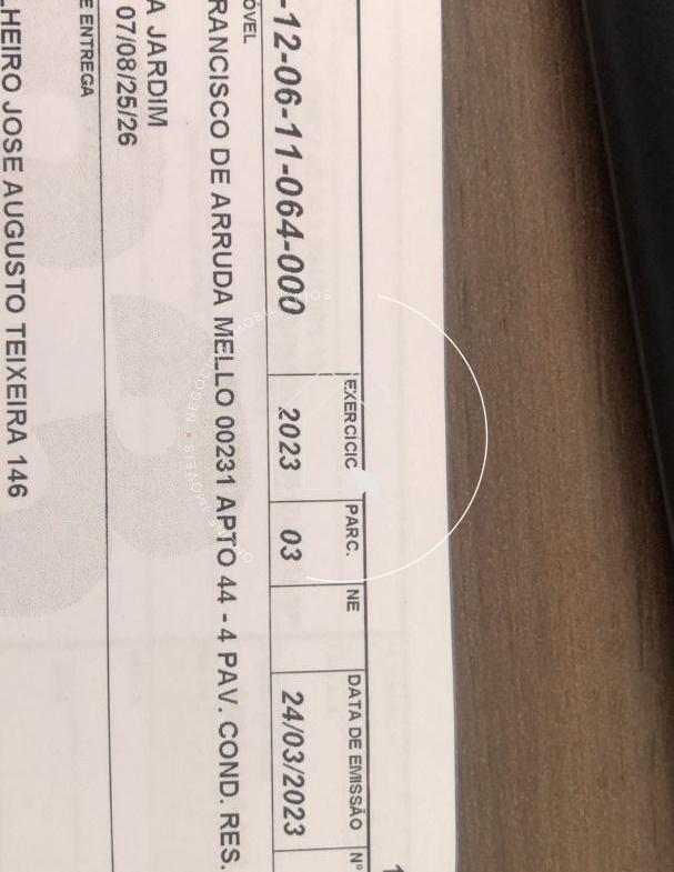 607