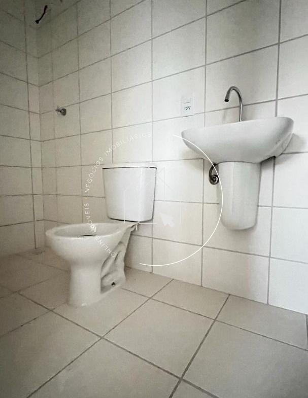 607
