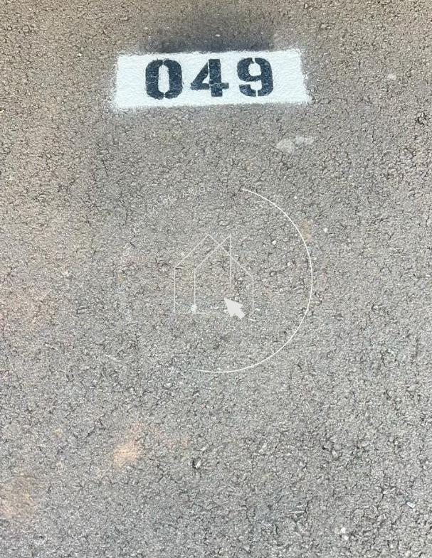 607