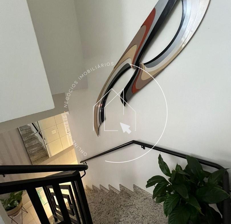 810